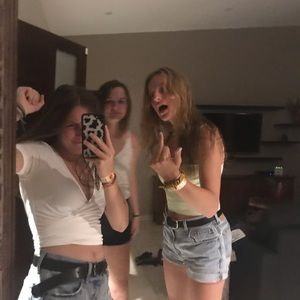 Meet your Posher, Lara